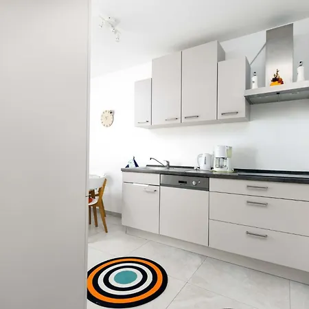 Saten Near The 포레치