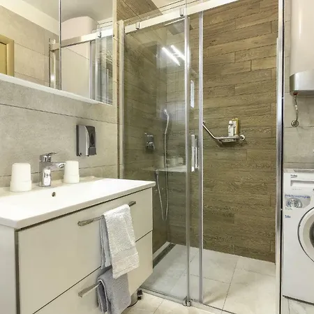 Saten Near The * Poreč