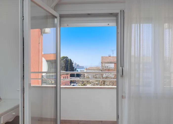 Saten Near The * 포레치