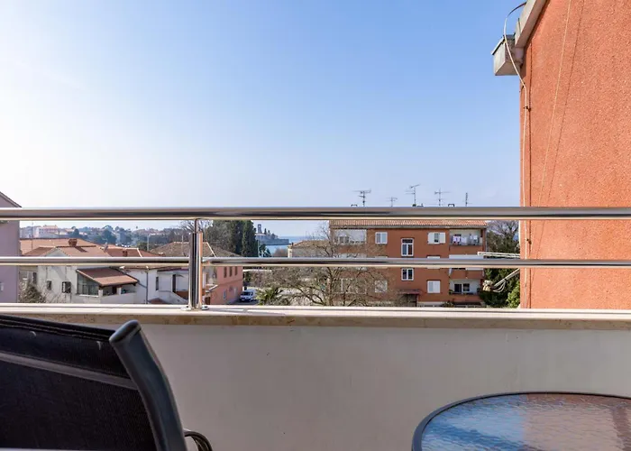 Saten Near The * 포레치