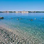 Saten Near The * Porec