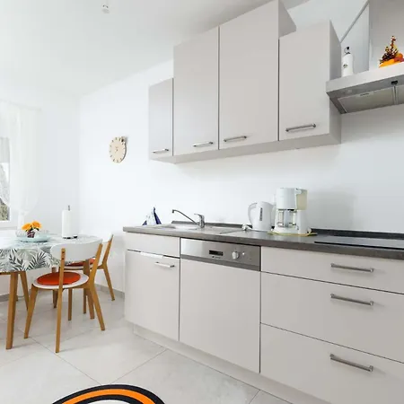 Saten Near The Apartman *