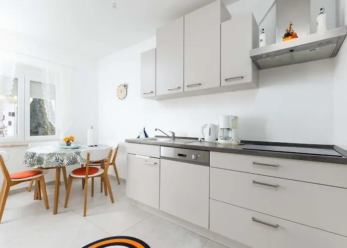 Saten Near The Appartement *