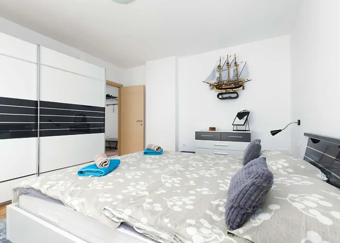 Saten Near The Apartman *