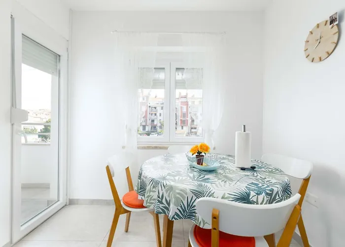 Saten Near The Lejlighed