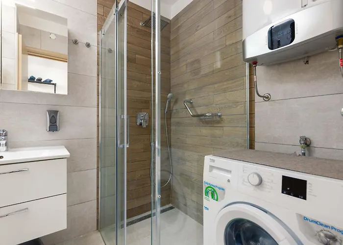 Saten Near The * Poreč